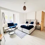 Brand New 2 Bedroom Apartment With Wi-Fi Sleeps 4 - Tanzanite