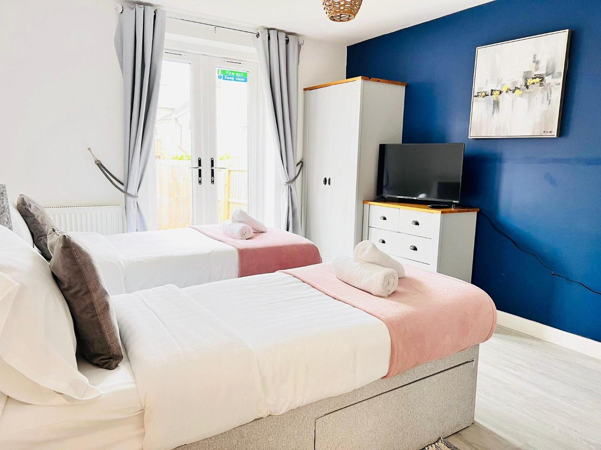 Brand New 2 Bedroom With Wi-fi Sleeps 4 - Tanzanite * Cambridge (Cambridgeshire)