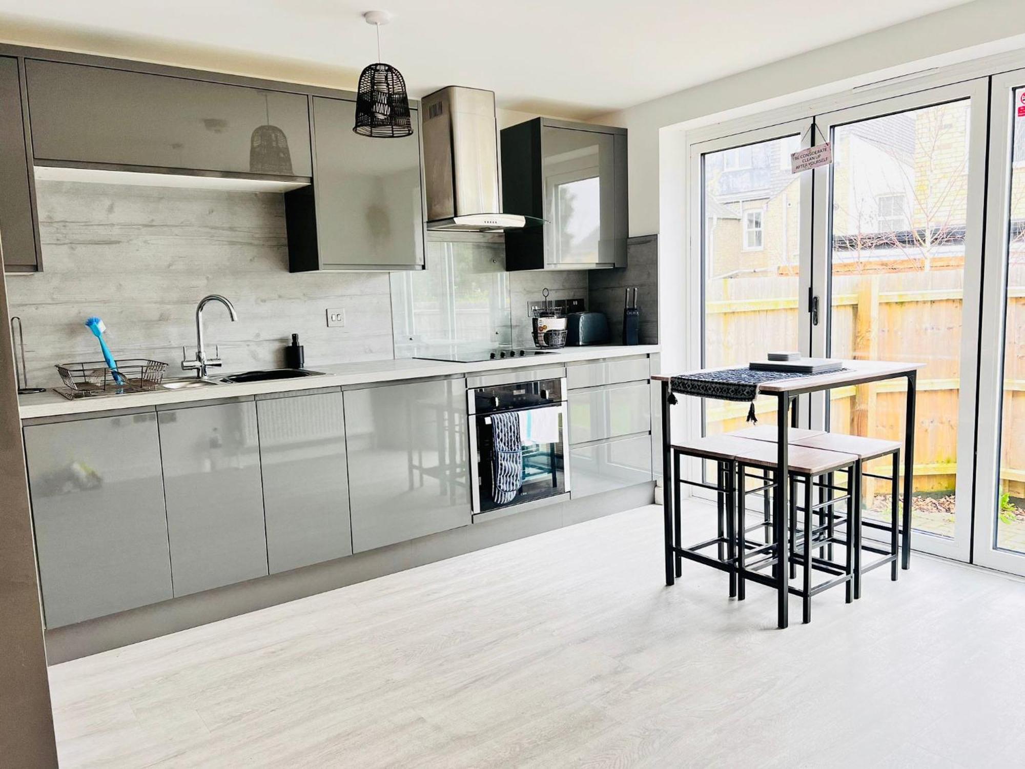Apartment Brand New 2 Bedroom With Wi-fi Sleeps 4 - Tanzanite Cambridge (Cambridgeshire)