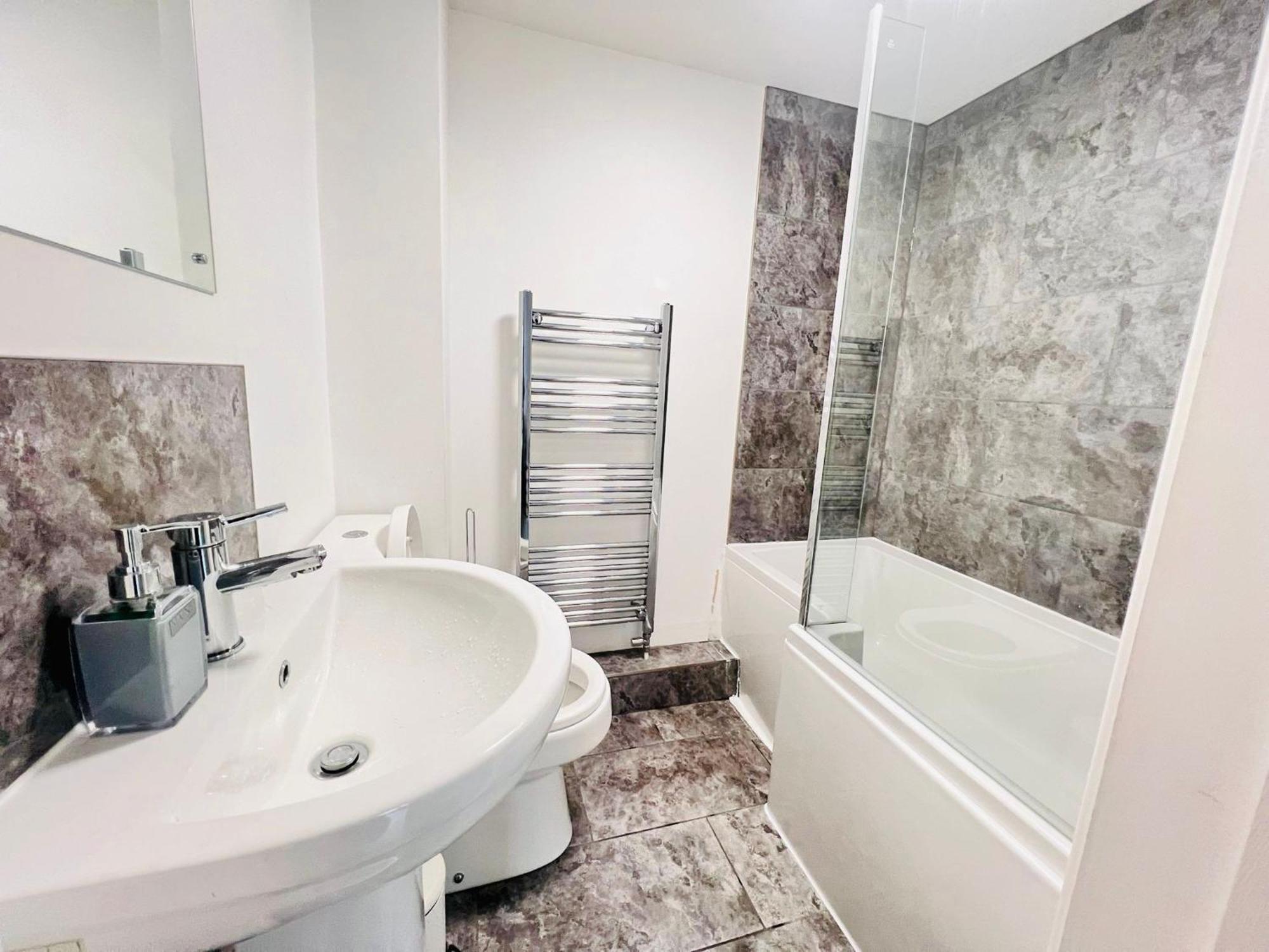 Apartment Brand New 2 Bedroom With Wi-fi Sleeps 4 - Tanzanite Cambridge (Cambridgeshire)