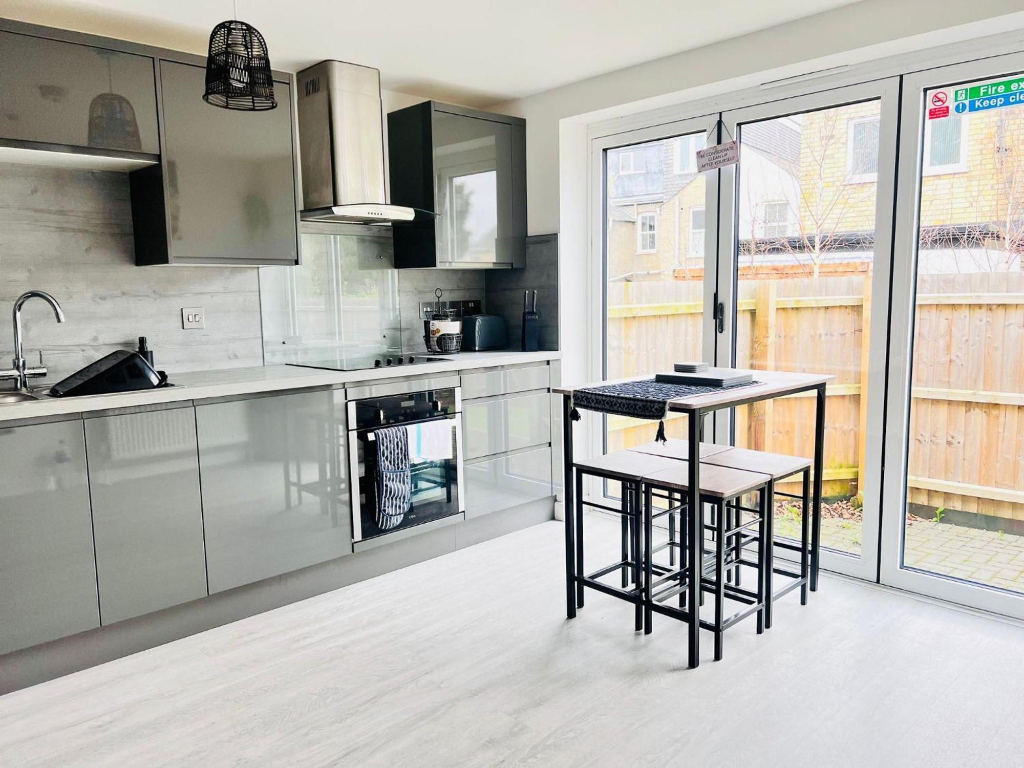 Apartment Brand New 2 Bedroom With Wi-fi Sleeps 4 - Tanzanite *